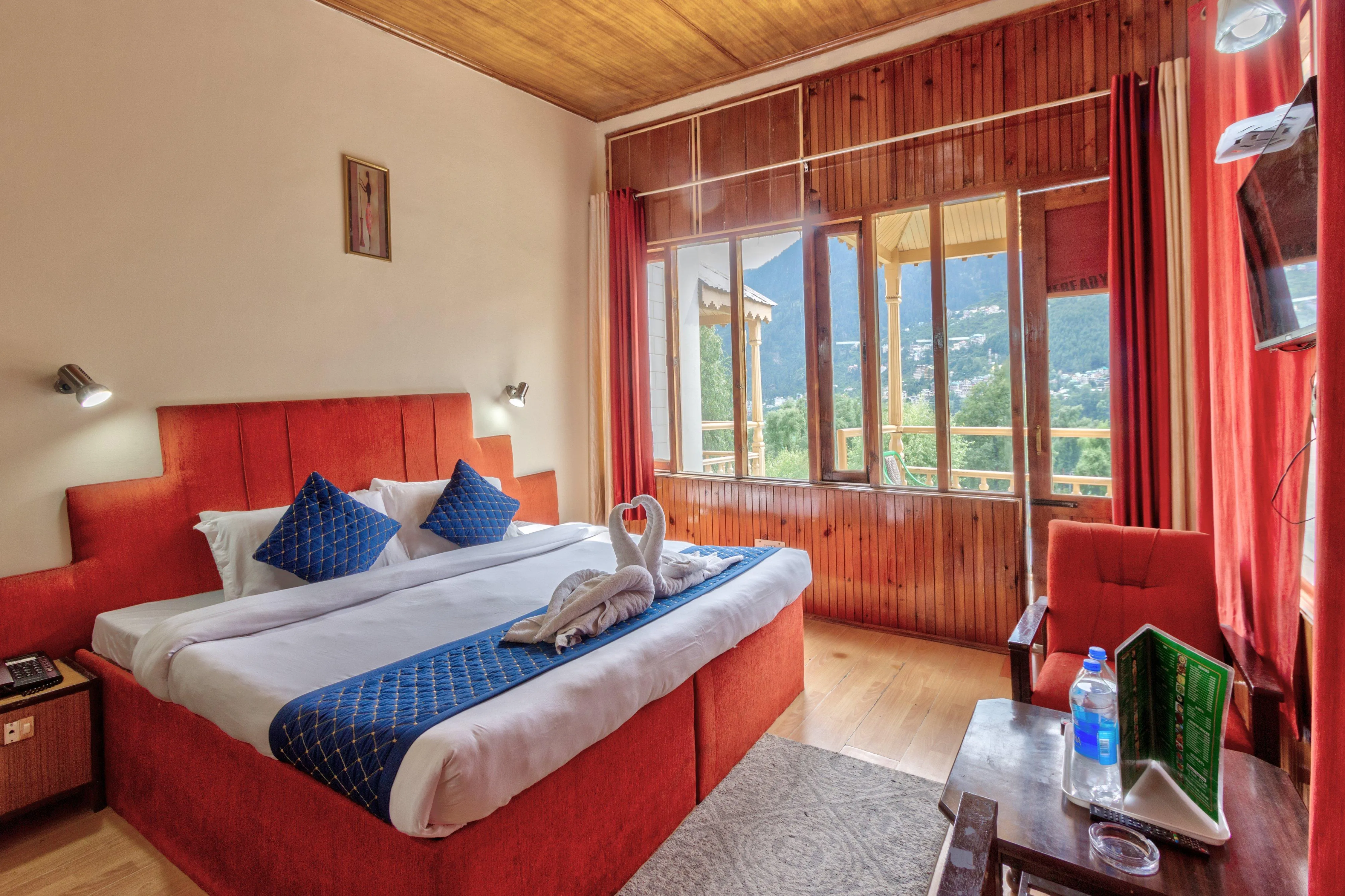 Luxury Room (Private Balcony With Mountain View).