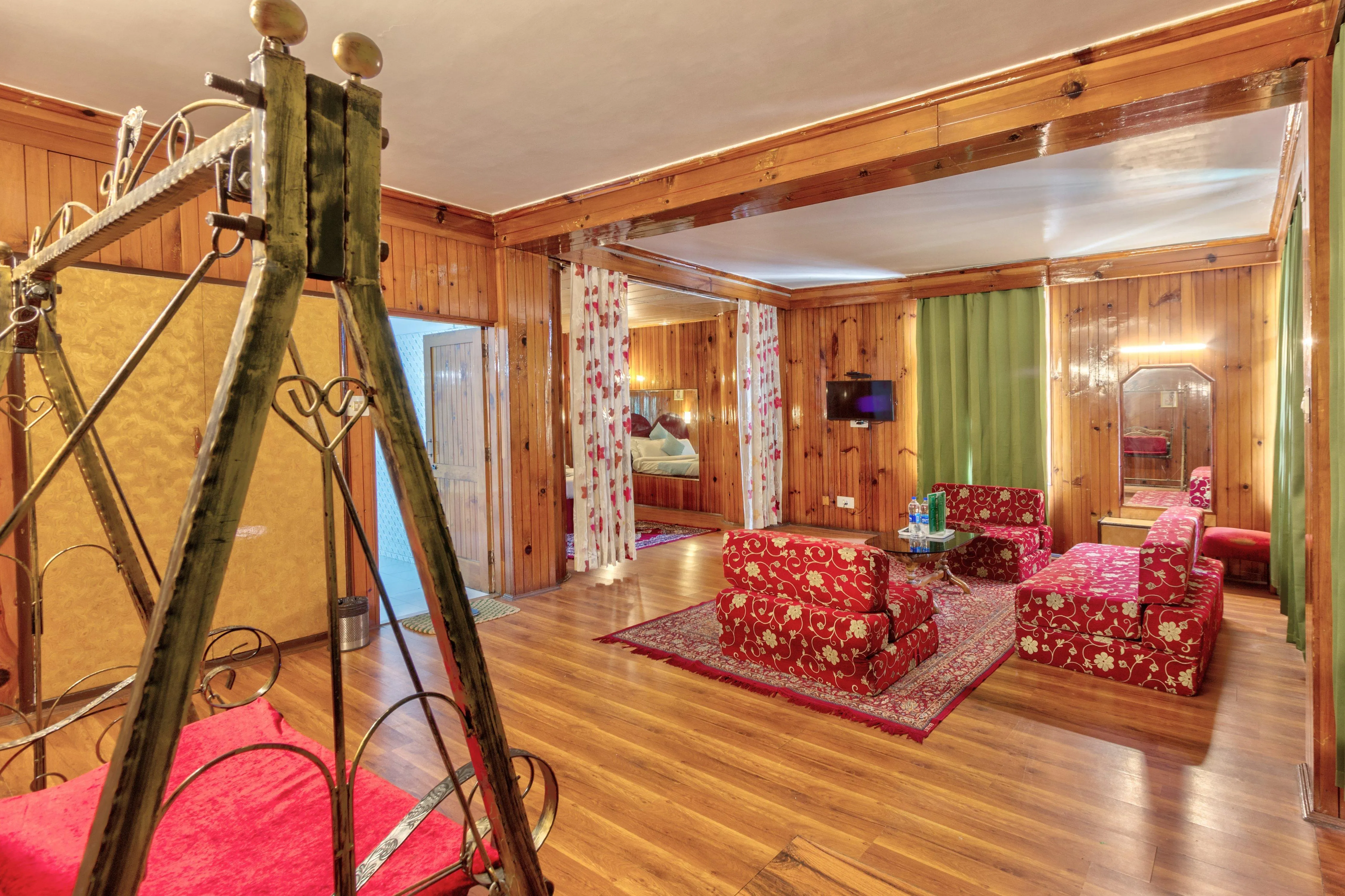 Maharaja Suite (With Bathtub, Mountain View Private Balcony).